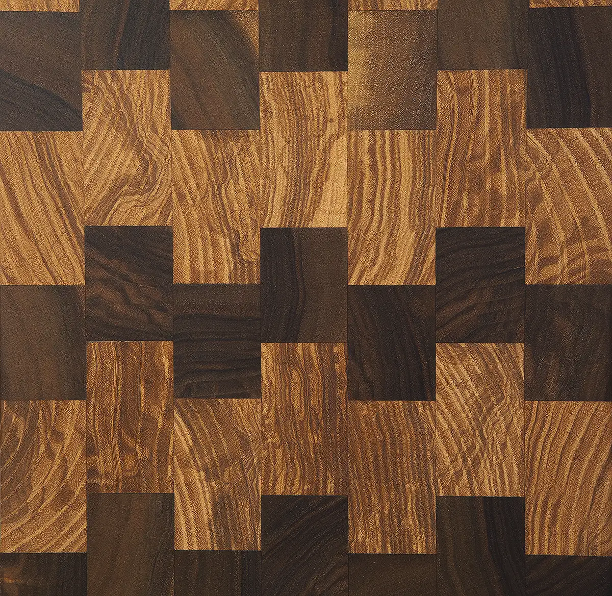 Planche à découper en Frêne-Olivier et Noyer  34 x 23 x 5 cm ( épaisseur sans pieds 4 cm)